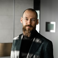 photo 1544225917 1bf66feace19